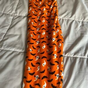 Serra Orange Halloween leggings with Ghosts and Bats